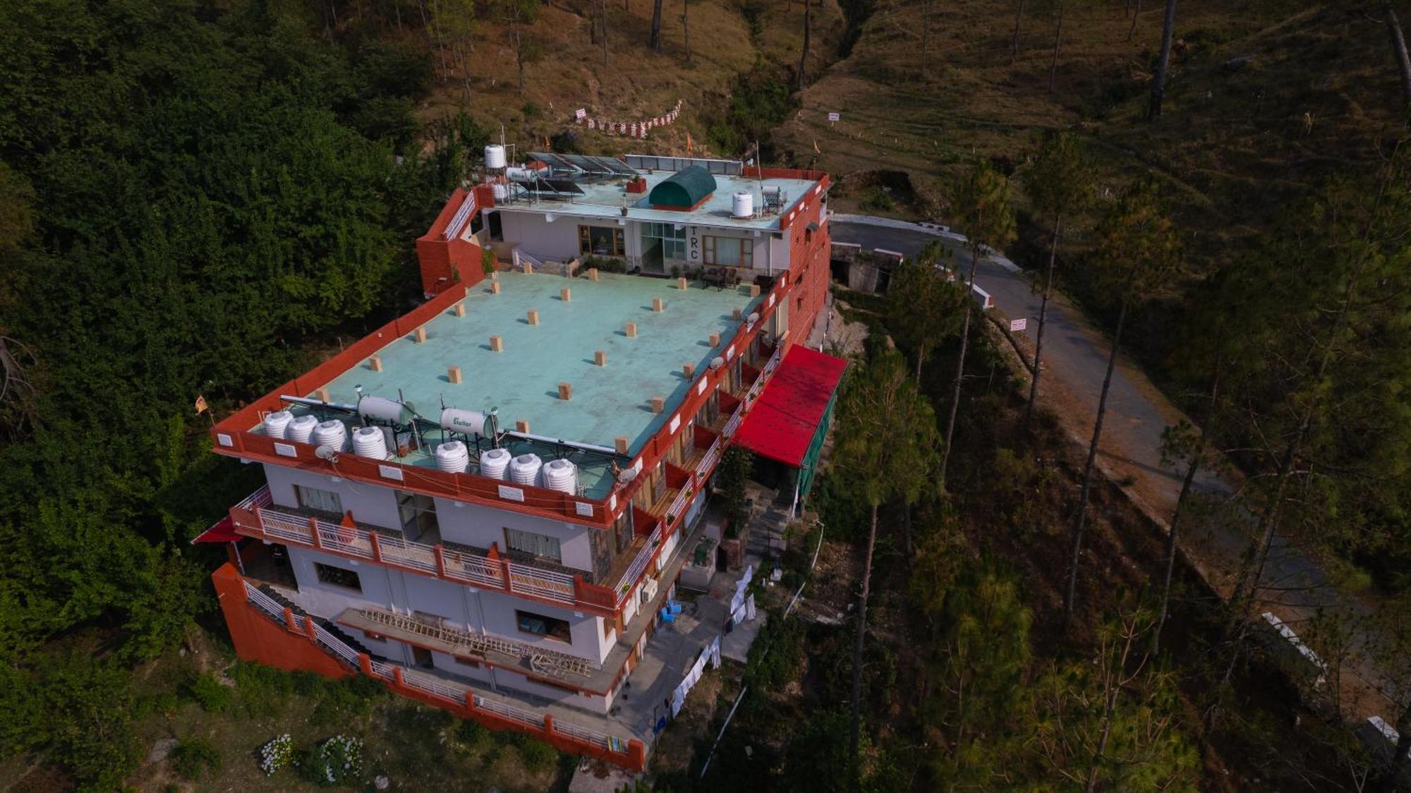 מלון The Ranikhet Continental מראה חיצוני תמונה