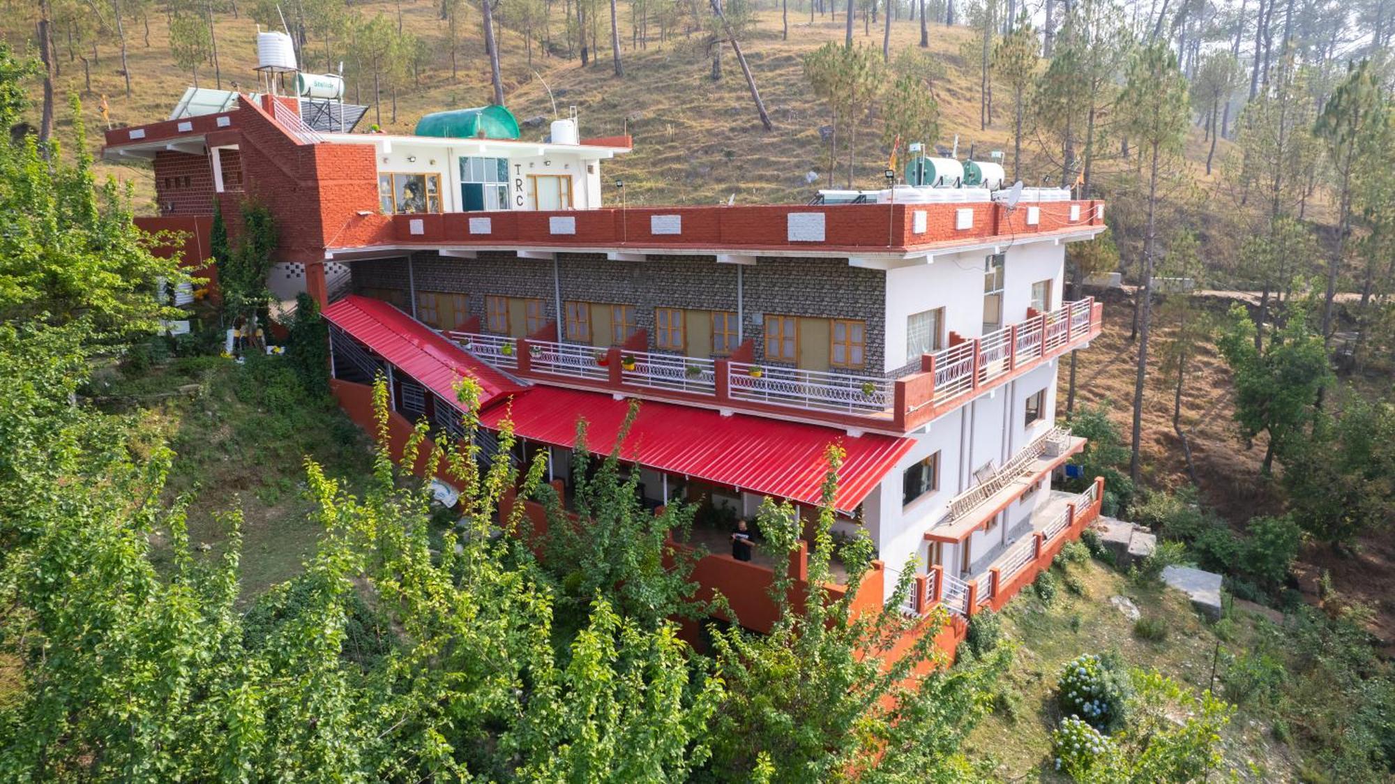 מלון The Ranikhet Continental מראה חיצוני תמונה